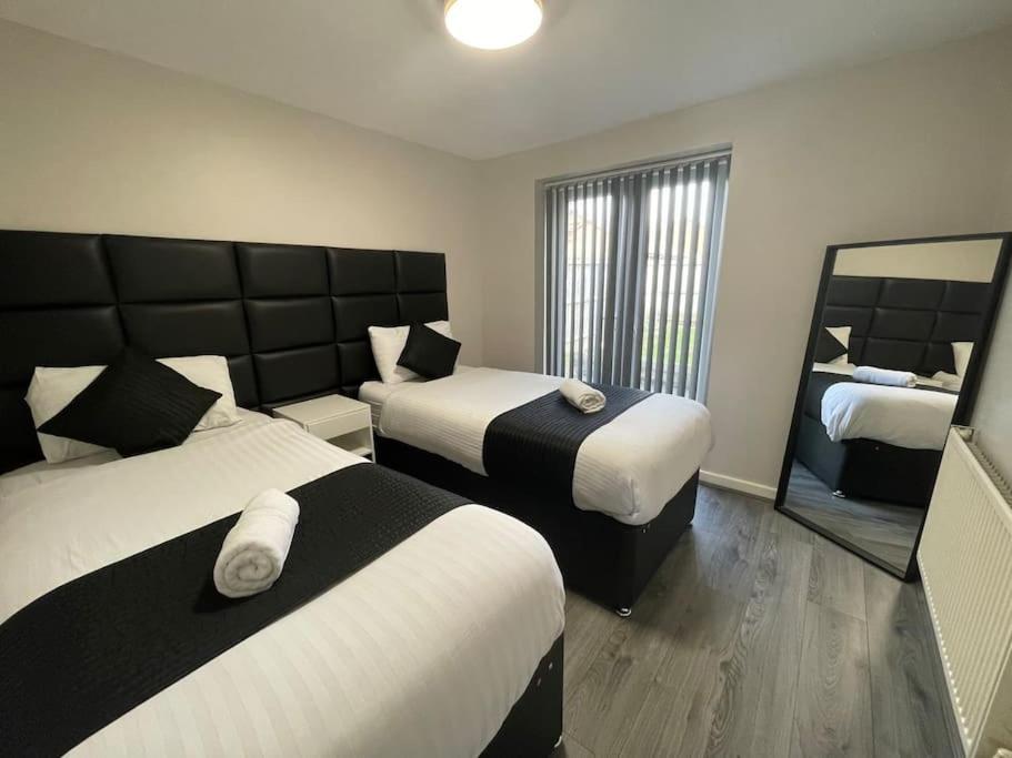 Hosted By Ryan - 2 Bedroom Apartment Liverpool Dış mekan fotoğraf
